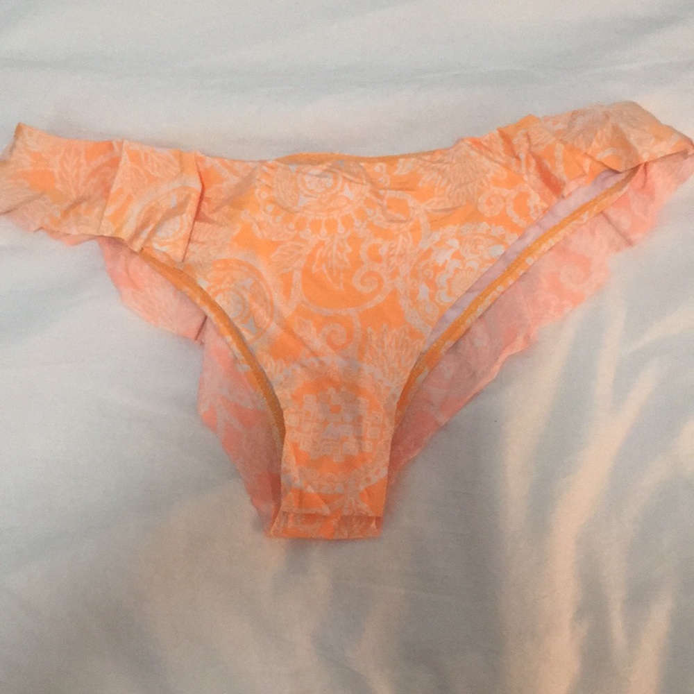 O’Neill bikini bottoms with ruffles. Never worn.